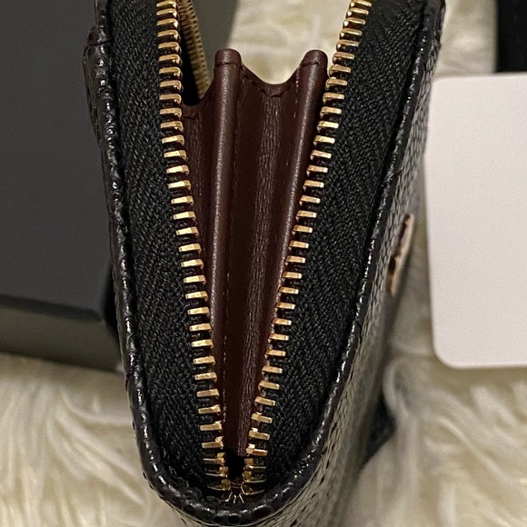 Chanel Classic Zipped Coin Purse - Picture 10 of 16